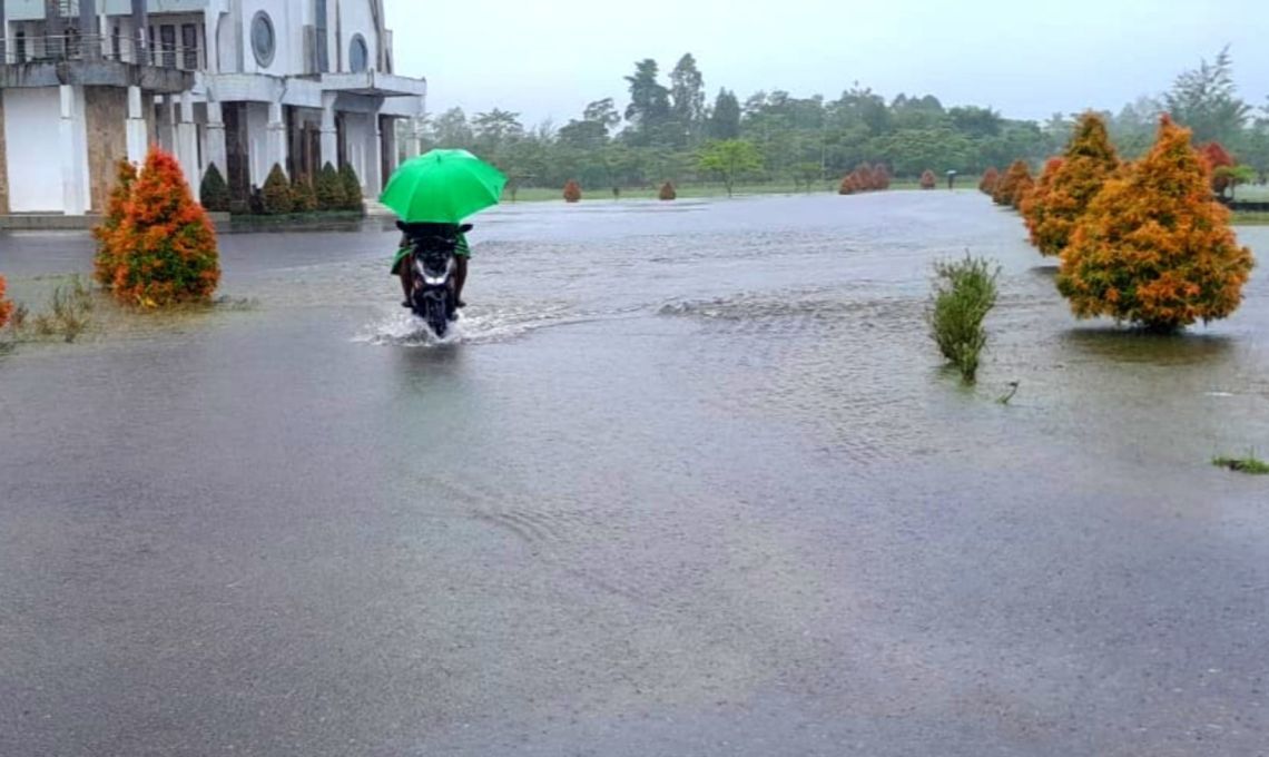 BMKG Waspadai Kemungkinan Hujan Lebat Disertai Angin Kencang.