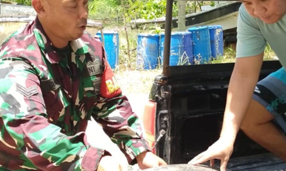 Personel Babinsa Bangka Berhasil Selamatkan Penyu Tempayan